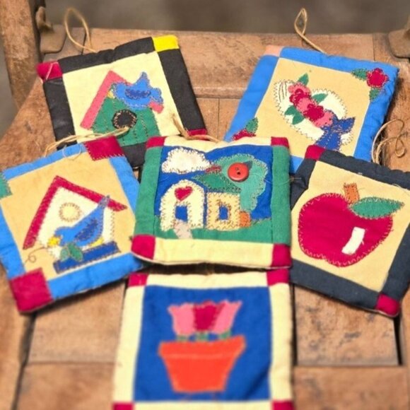 Vintage set of small Quilted ornaments, Vintage cross stich sewing, Birdhouse - Picture 3 of 9